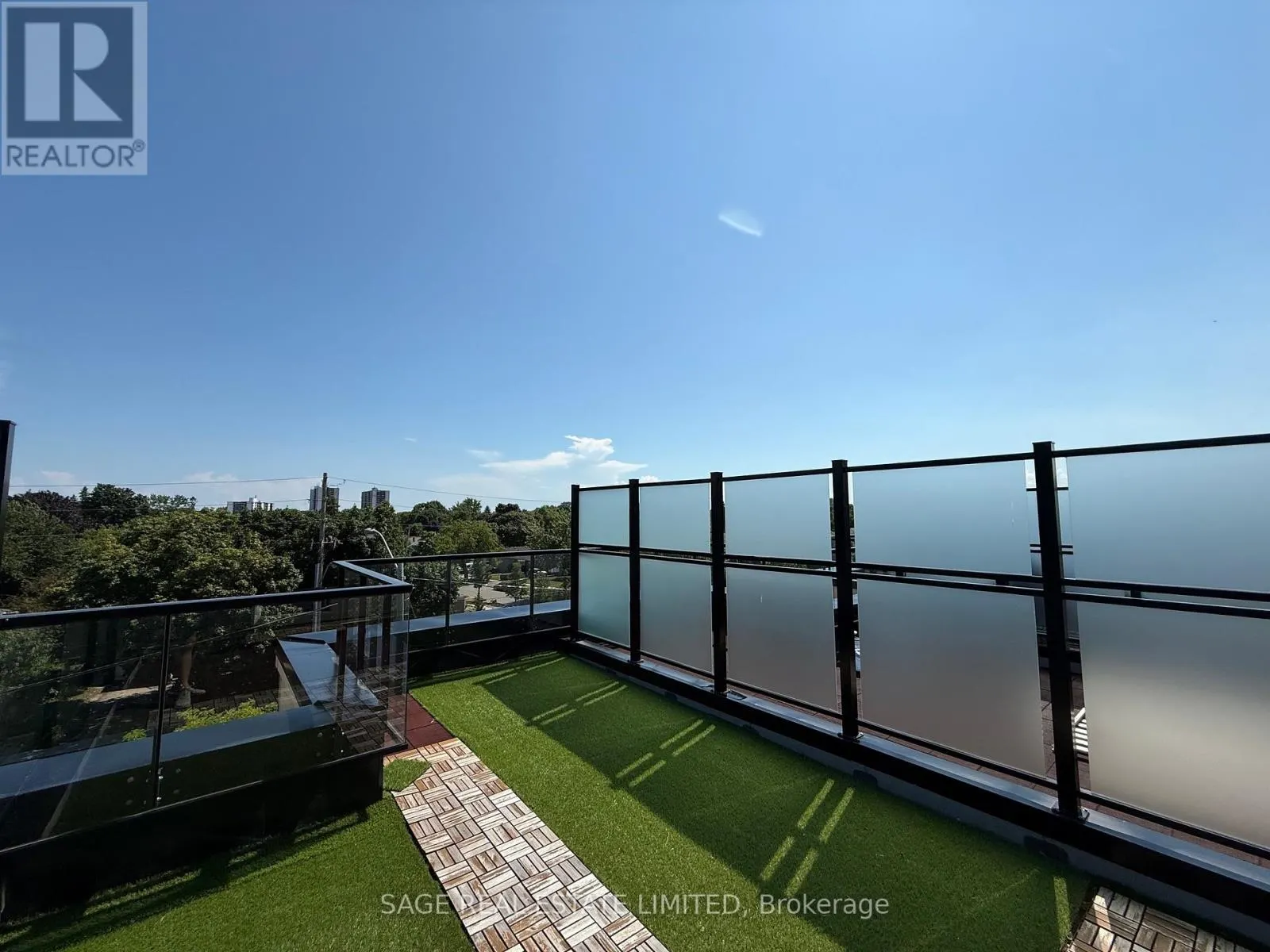 103 - 3686 ST CLAIR AVENUE E