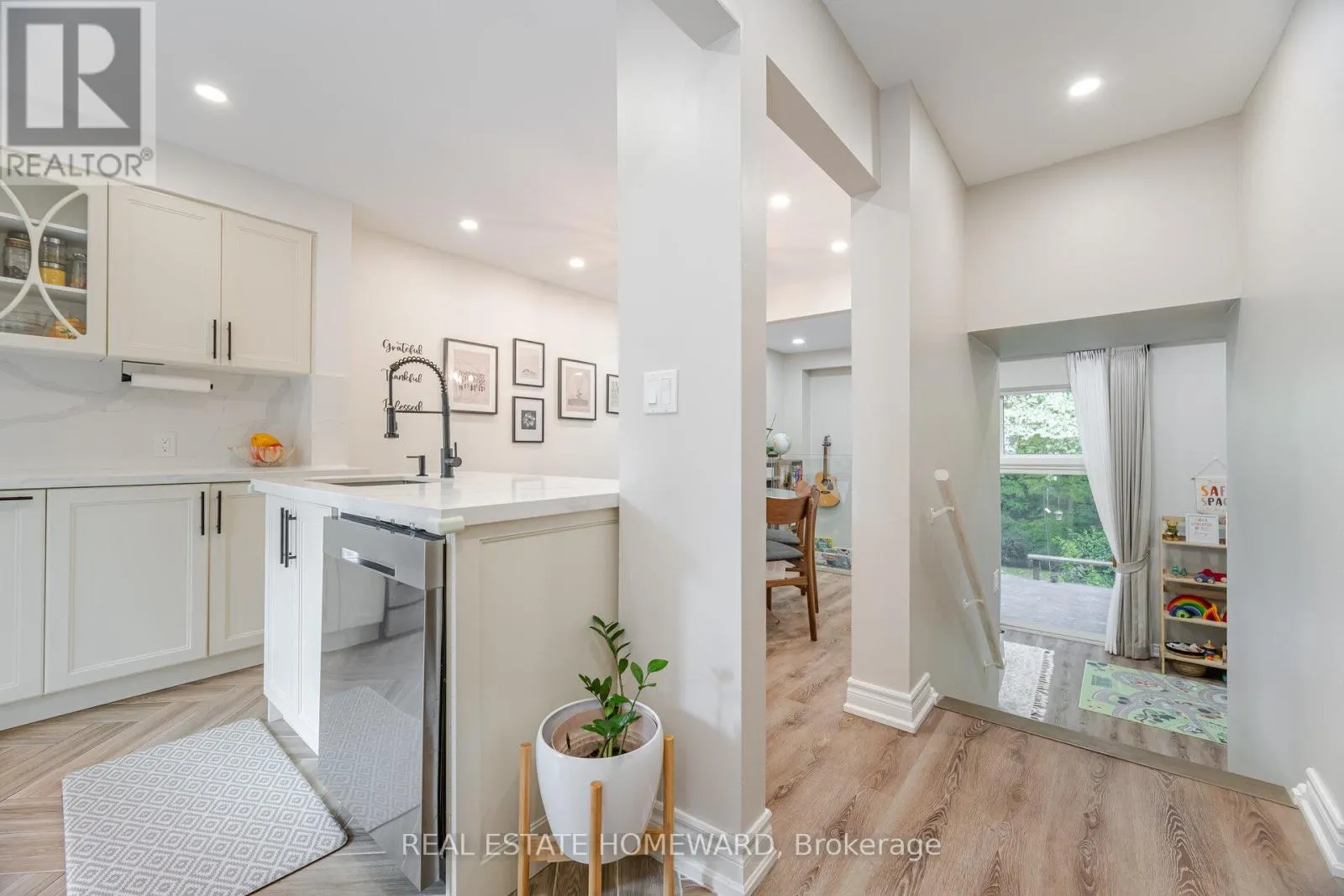 28 - 229 JEFFERY STREET