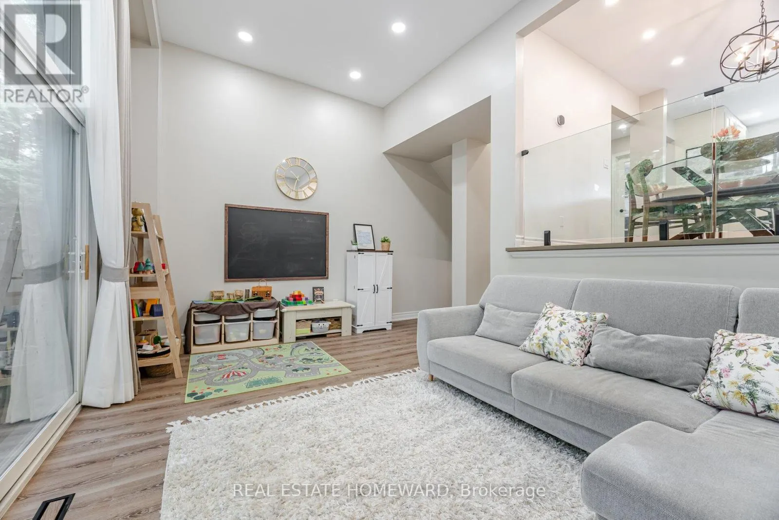 28 - 229 JEFFERY STREET