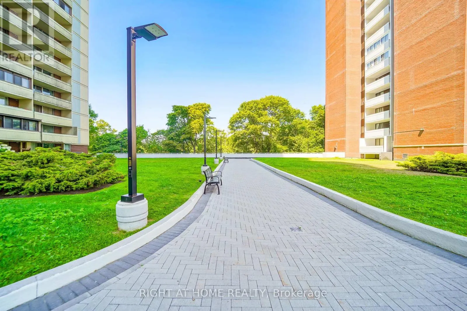1611 - 1 MASSEY SQUARE