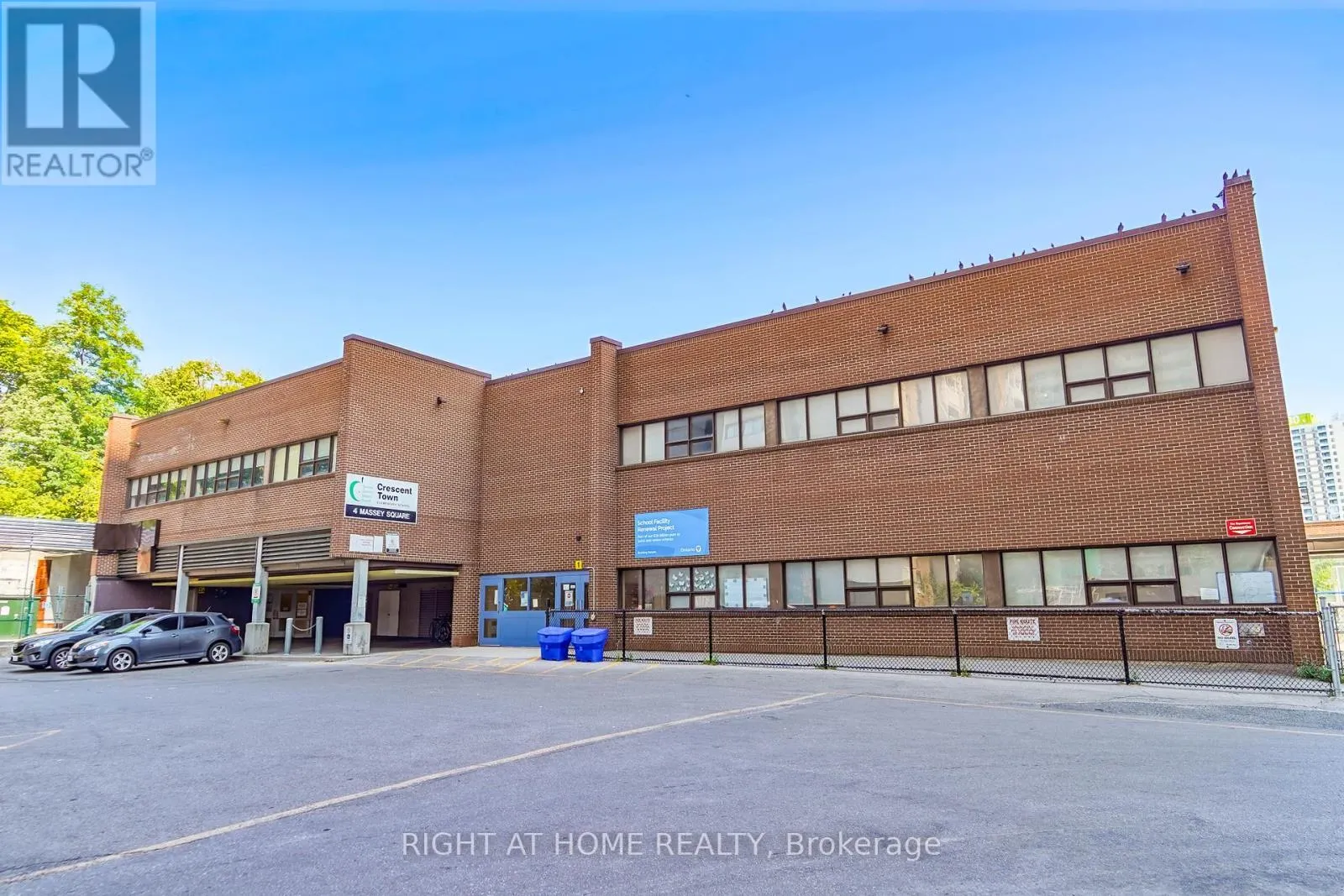 1611 - 1 MASSEY SQUARE