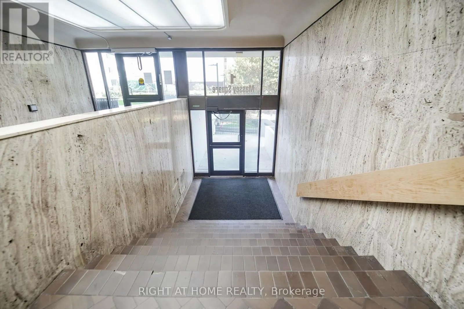 1611 - 1 MASSEY SQUARE