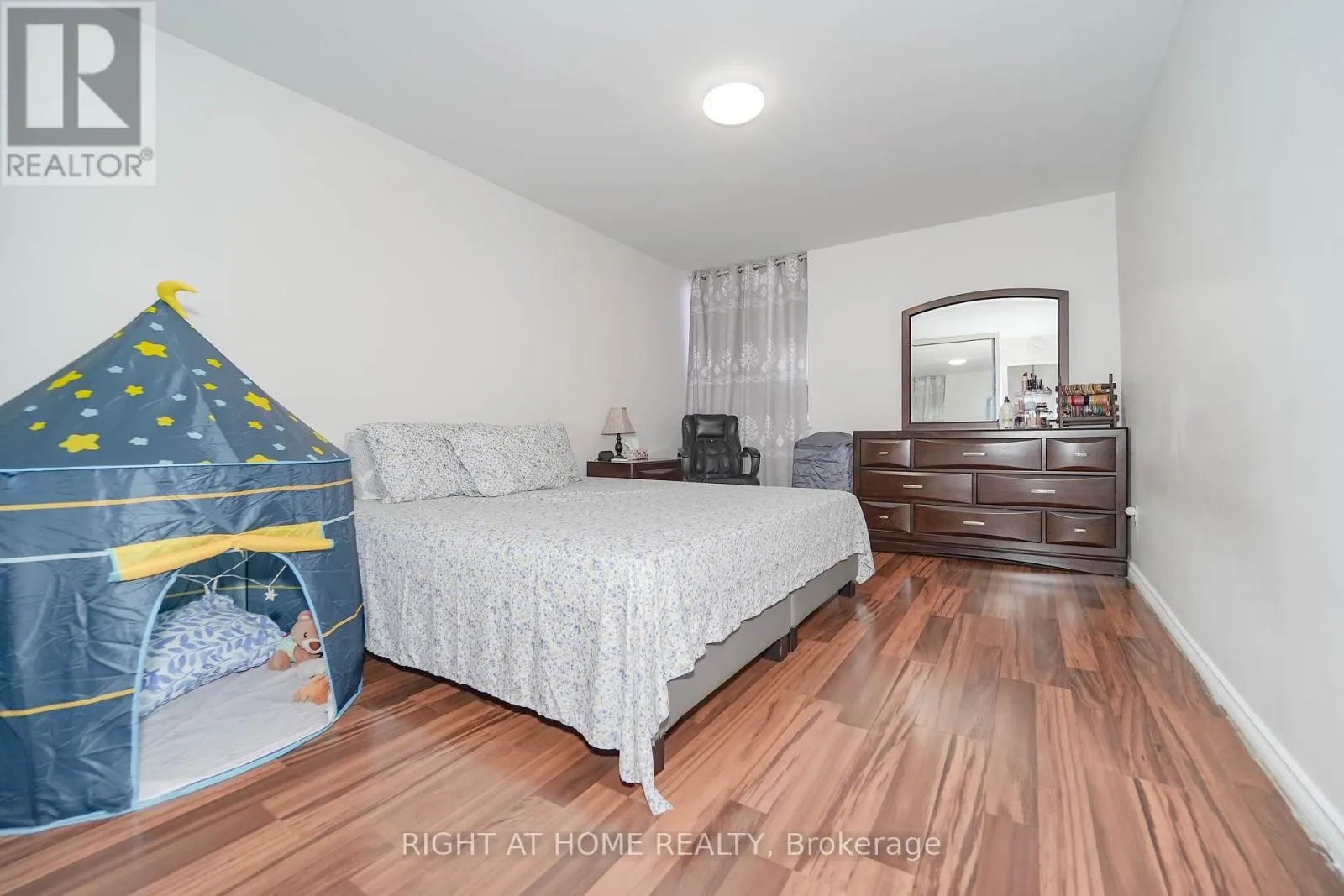 1611 - 1 MASSEY SQUARE