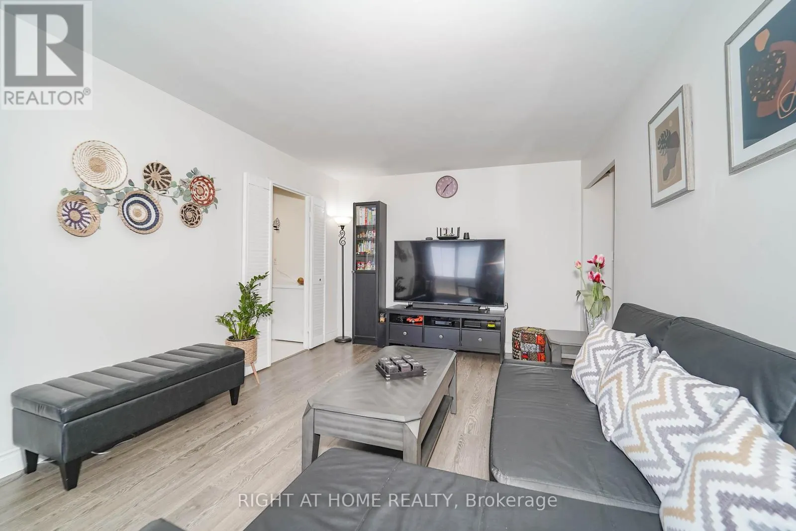 1611 - 1 MASSEY SQUARE