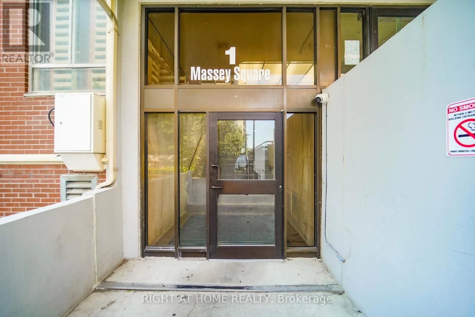 1611 - 1 MASSEY SQUARE