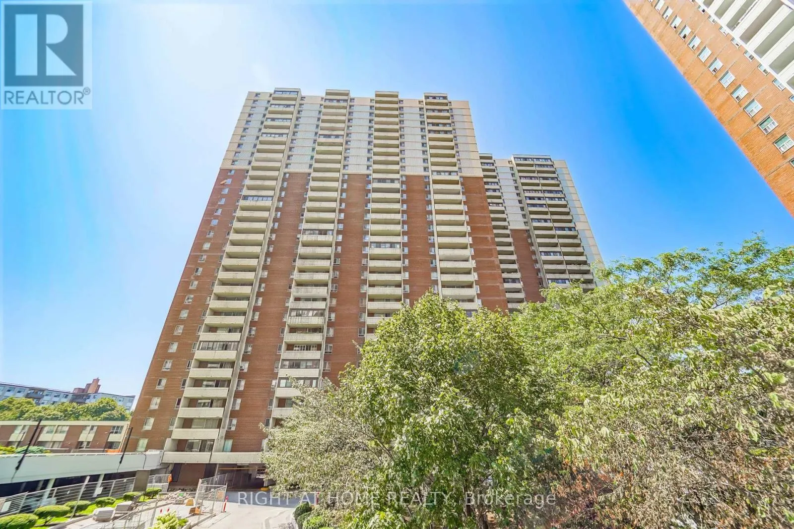 1611 - 1 MASSEY SQUARE