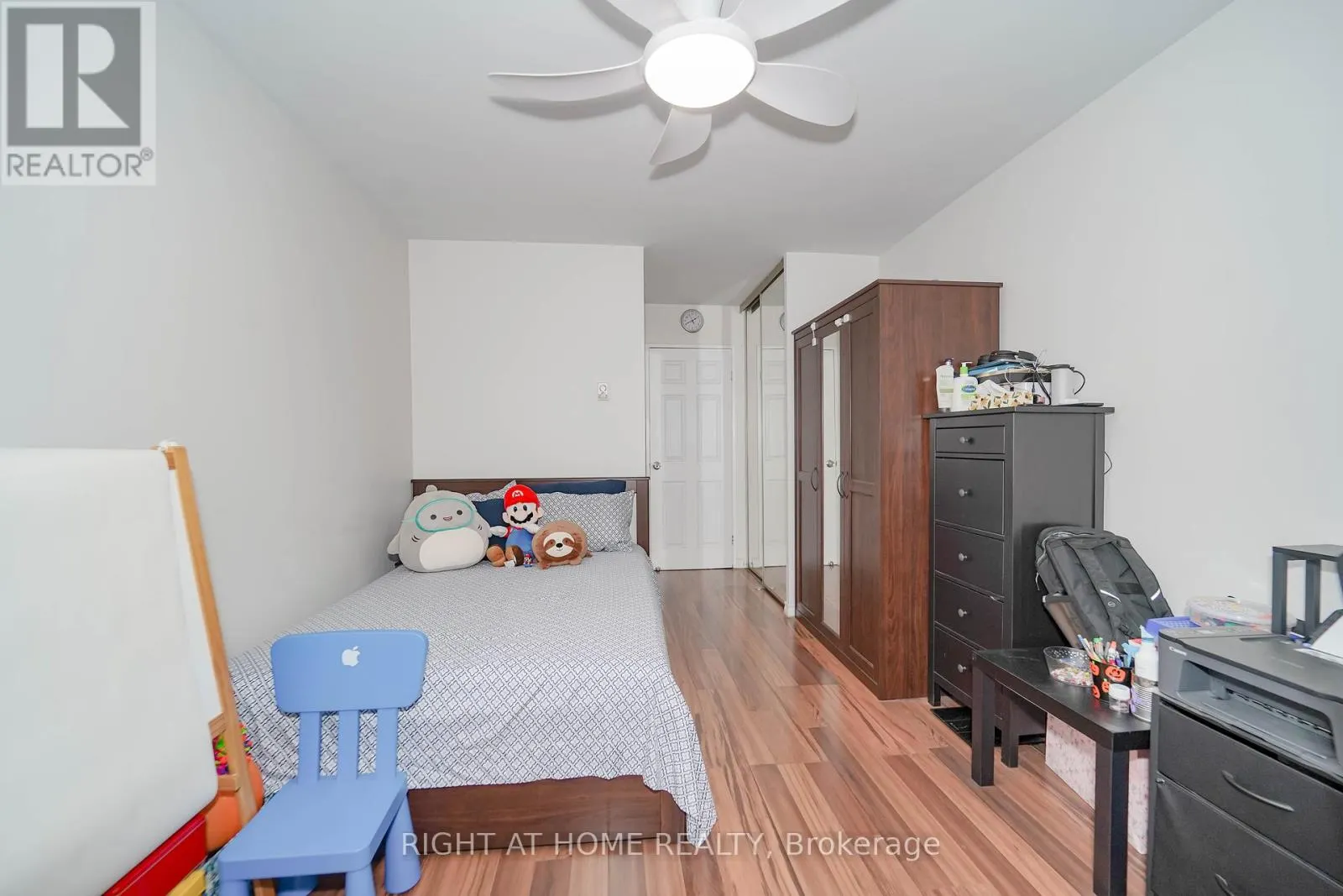 1611 - 1 MASSEY SQUARE