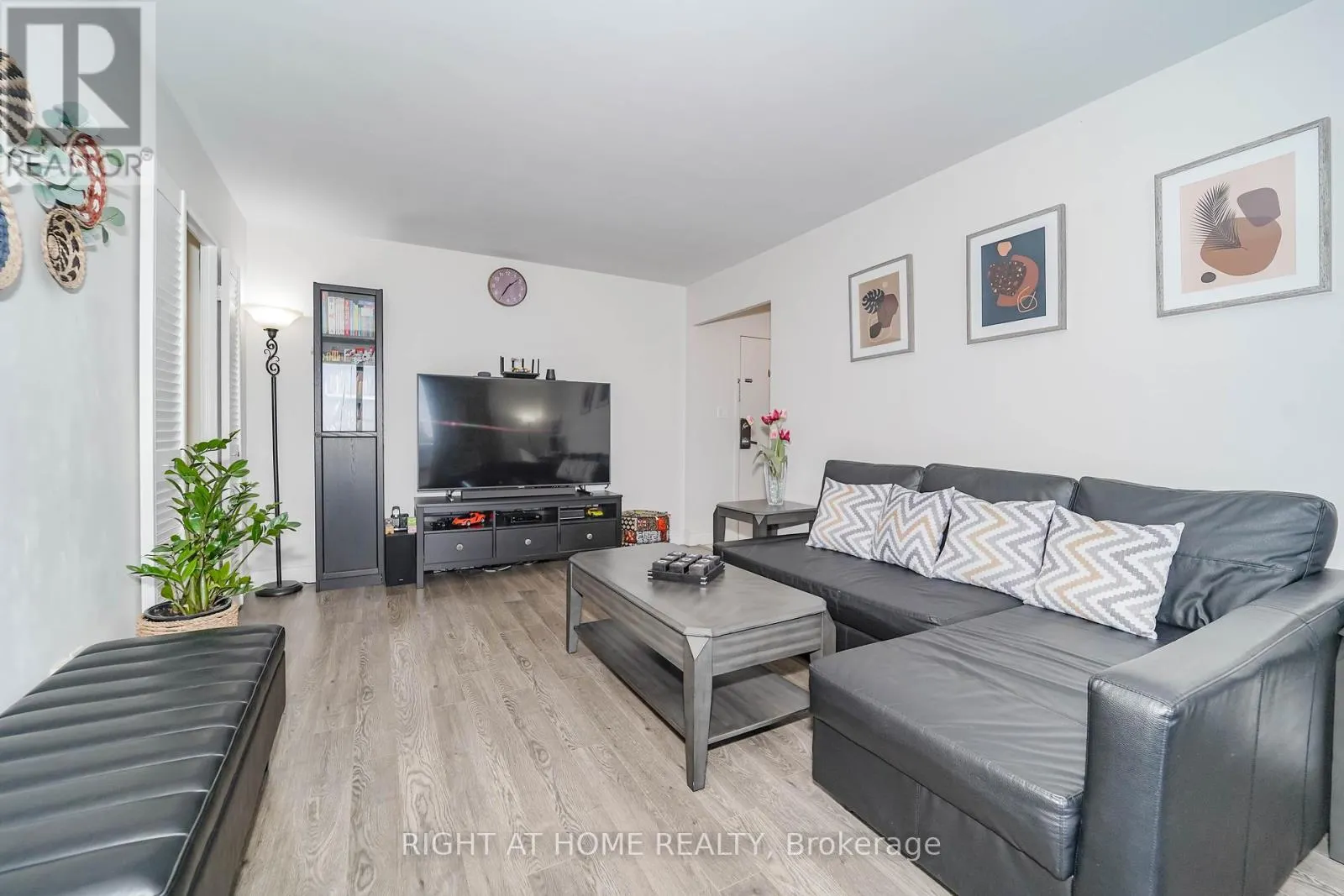 1611 - 1 MASSEY SQUARE