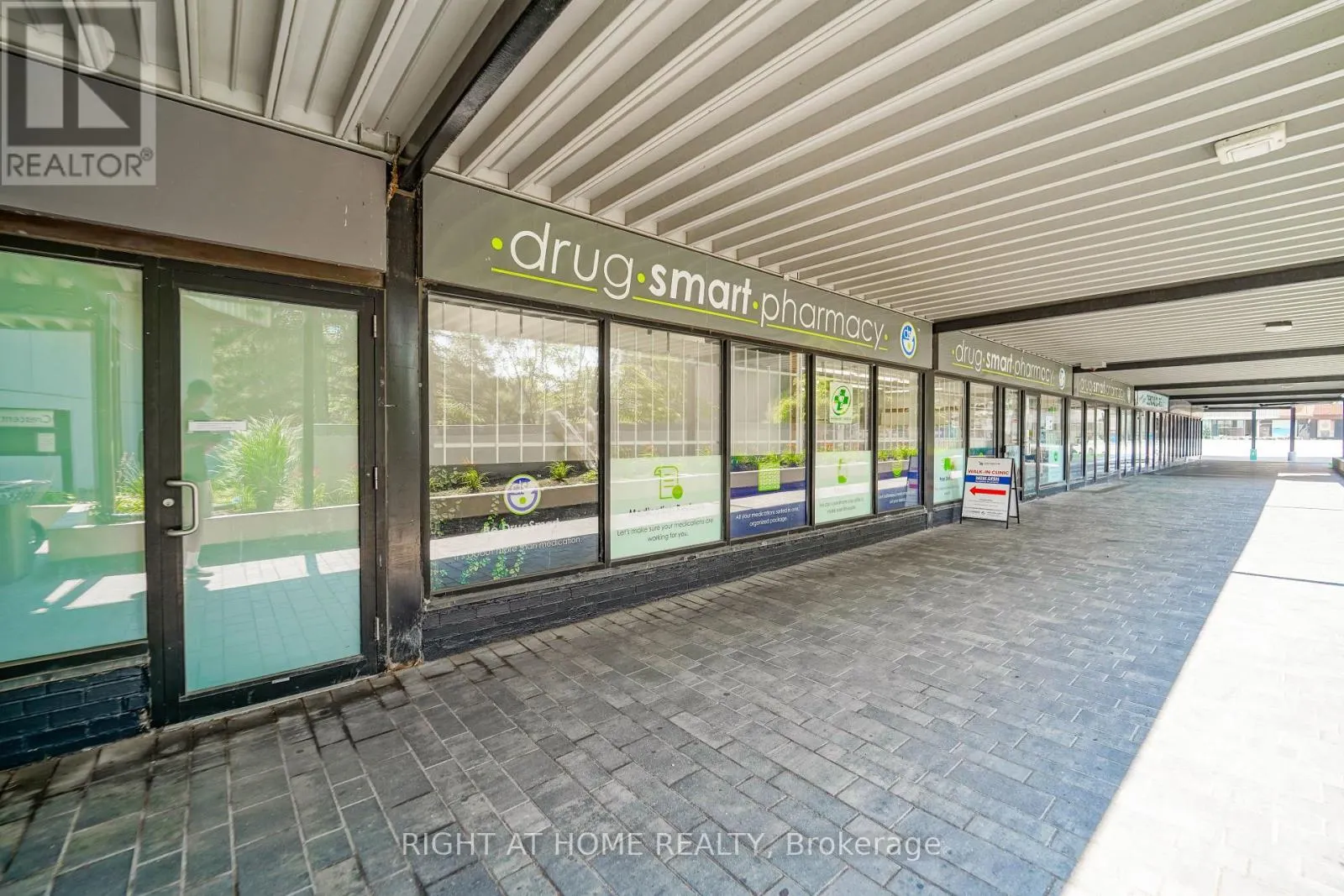 1611 - 1 MASSEY SQUARE