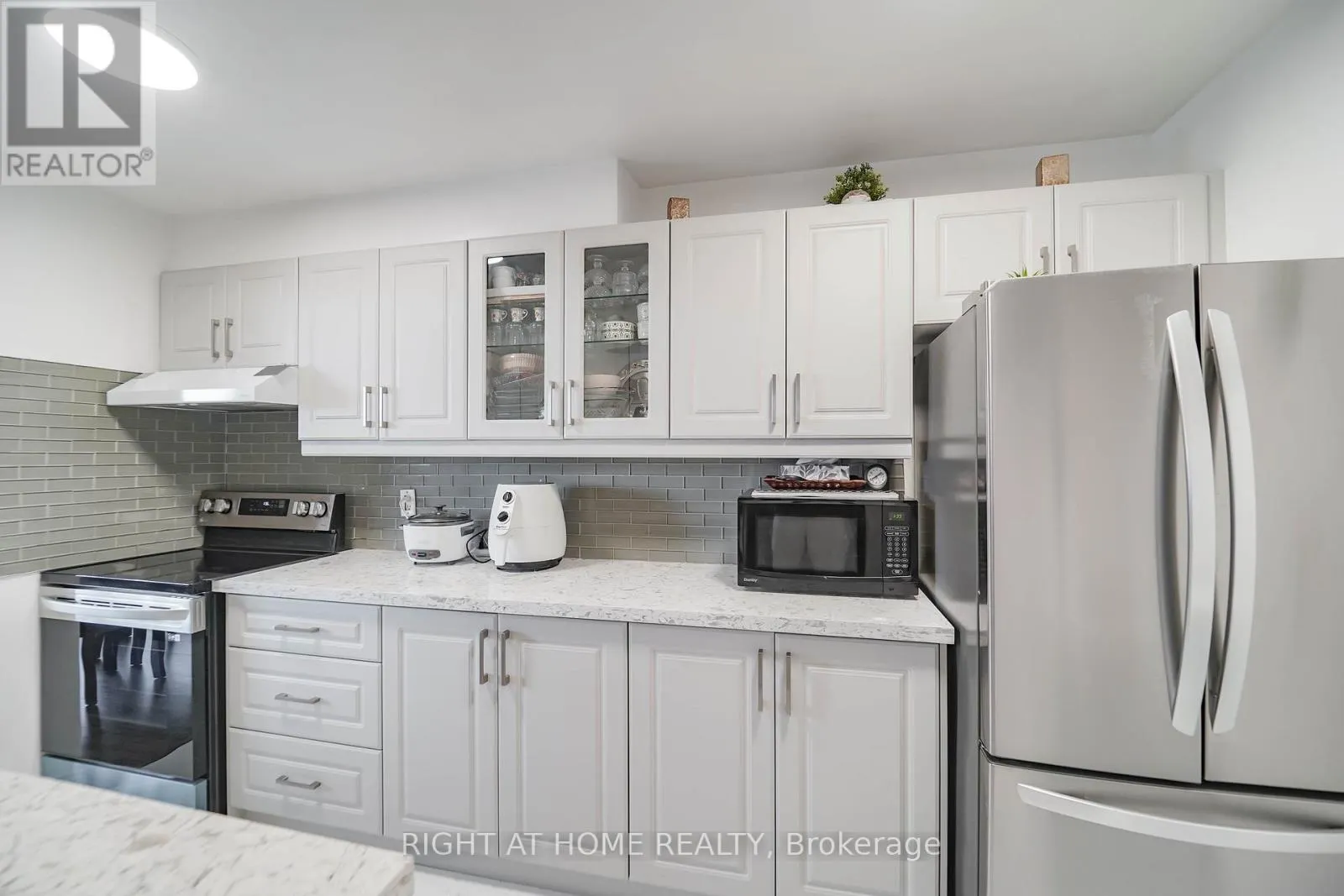 1611 - 1 MASSEY SQUARE