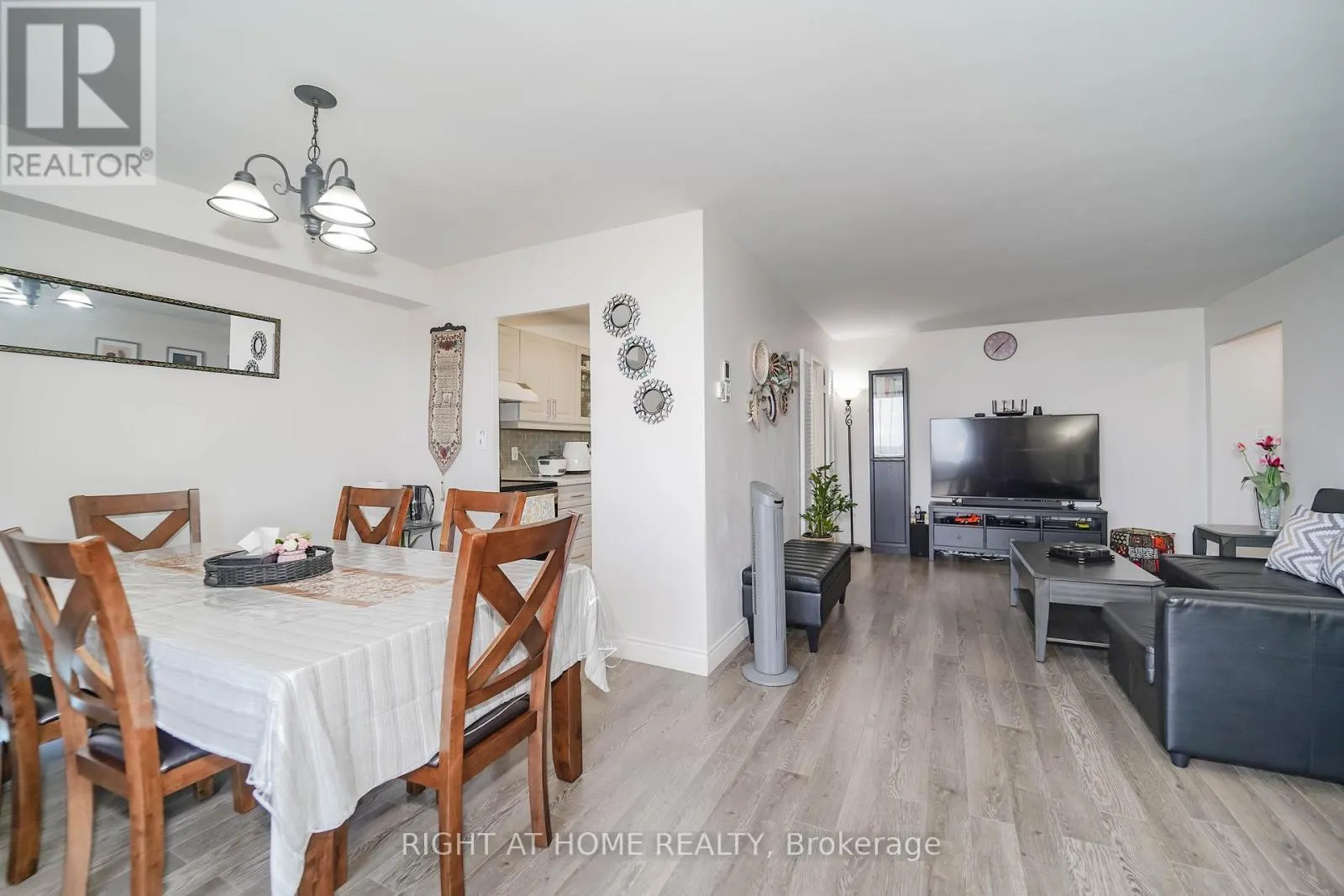 1611 - 1 MASSEY SQUARE