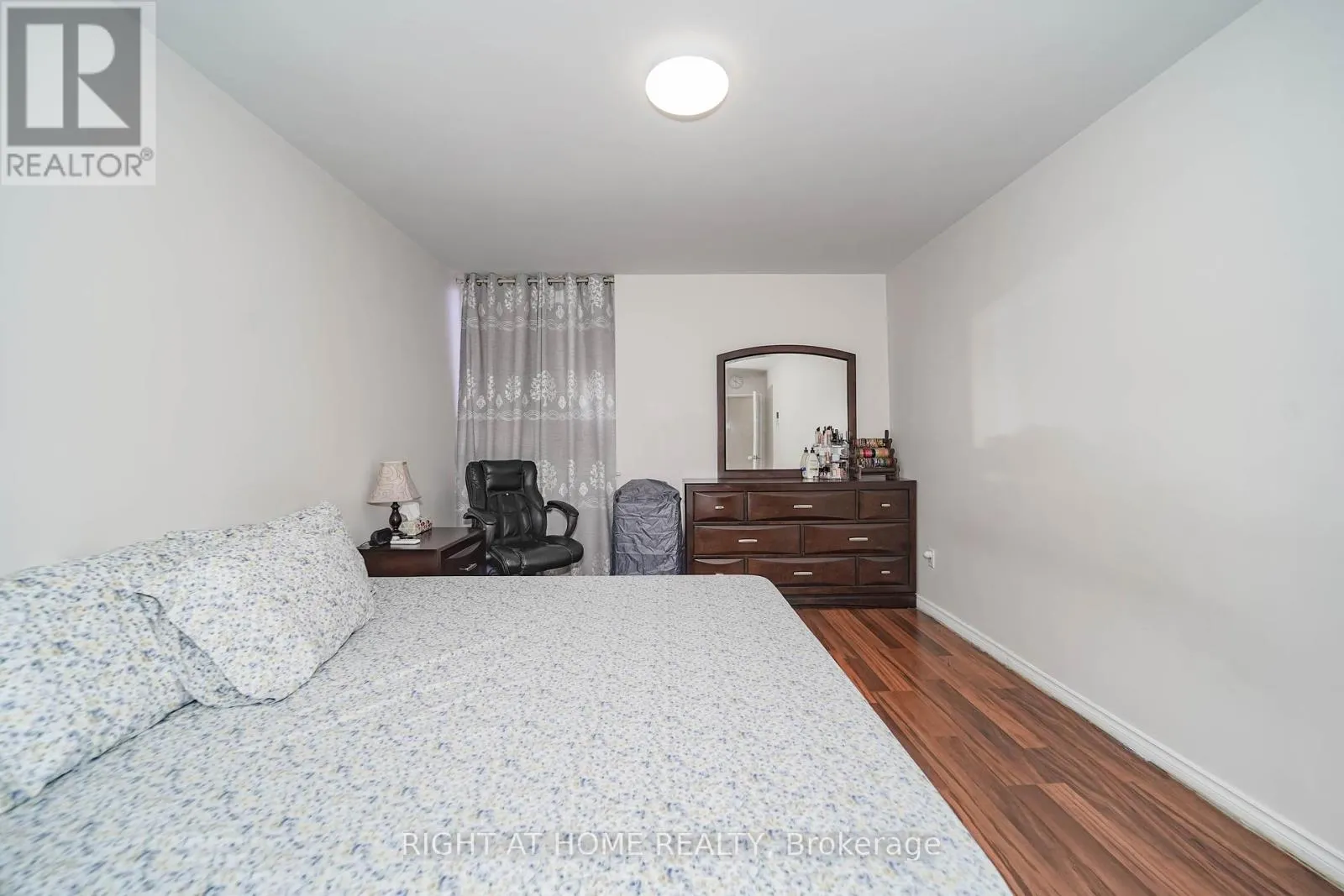 1611 - 1 MASSEY SQUARE