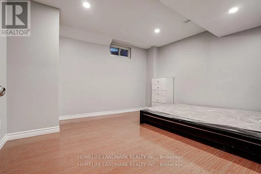 15 SAINTSBURY SQUARE