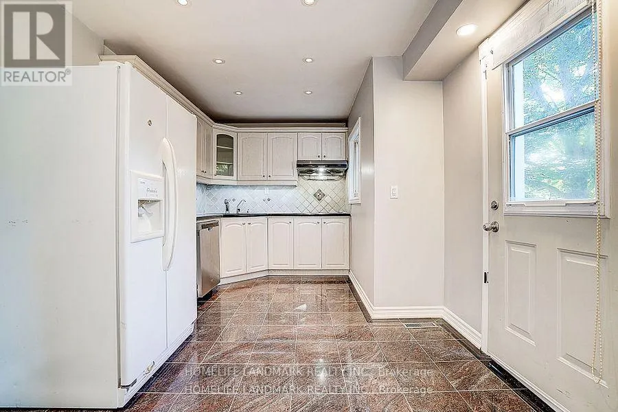 15 SAINTSBURY SQUARE
