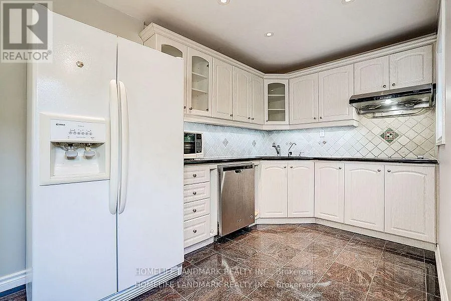 15 SAINTSBURY SQUARE