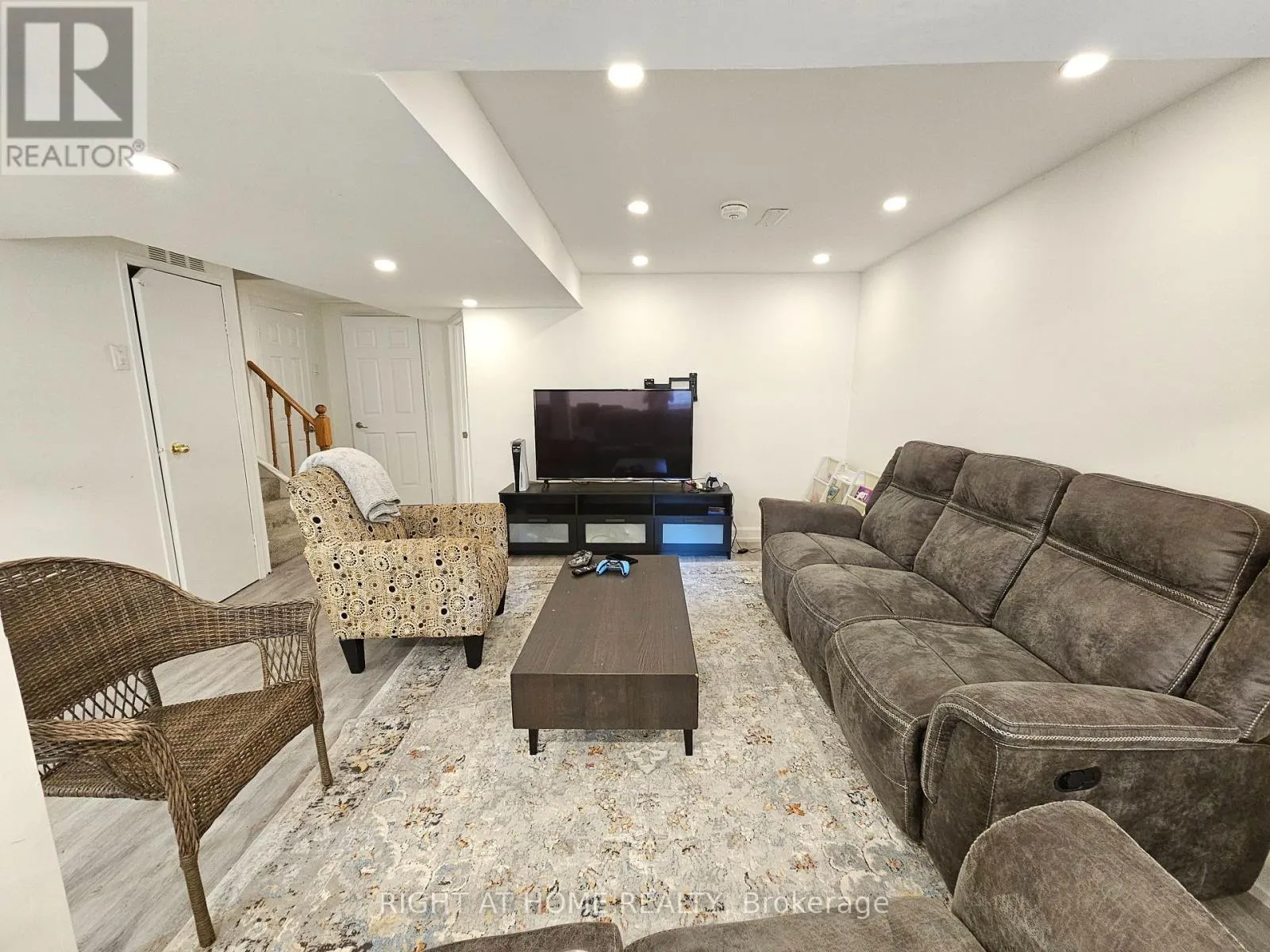 46 KEYS DRIVE