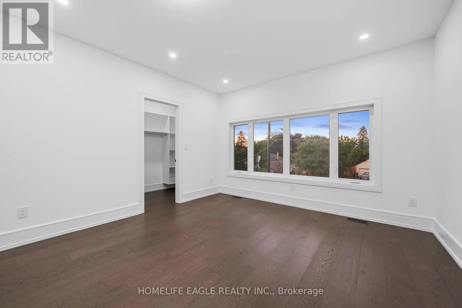11 GLEN MUIR DRIVE