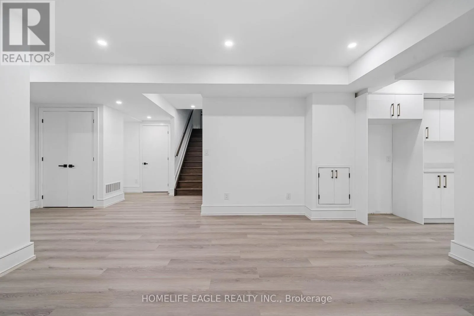 11 GLEN MUIR DRIVE