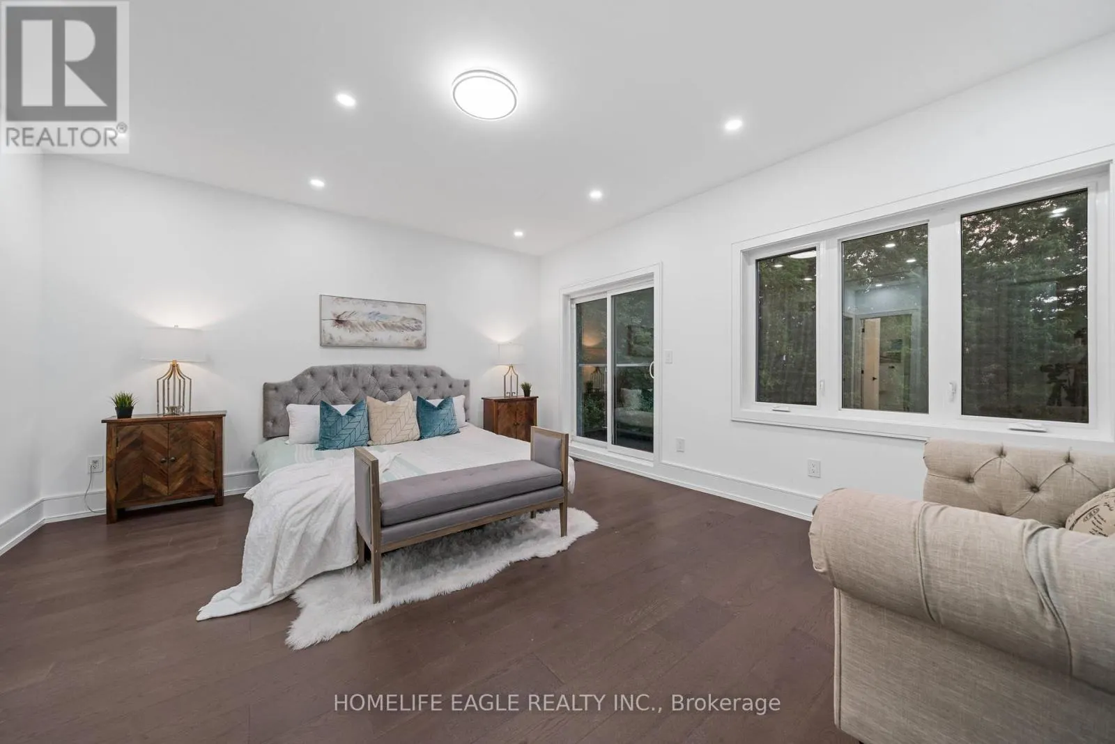 11 GLEN MUIR DRIVE