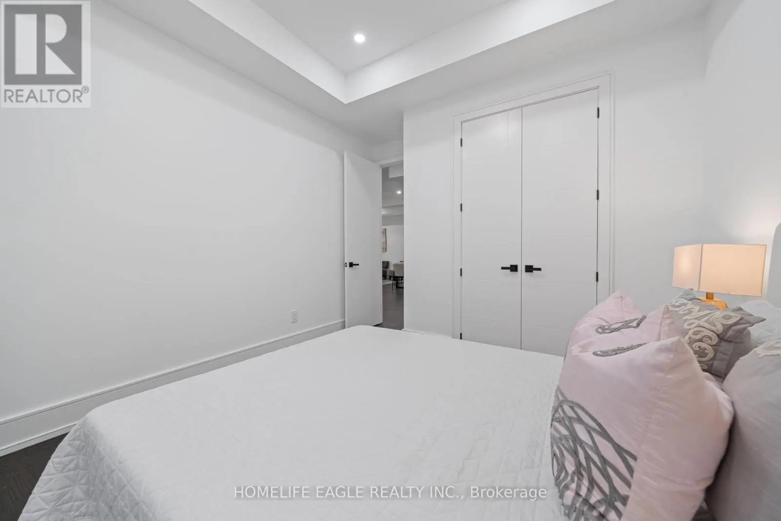 11 GLEN MUIR DRIVE