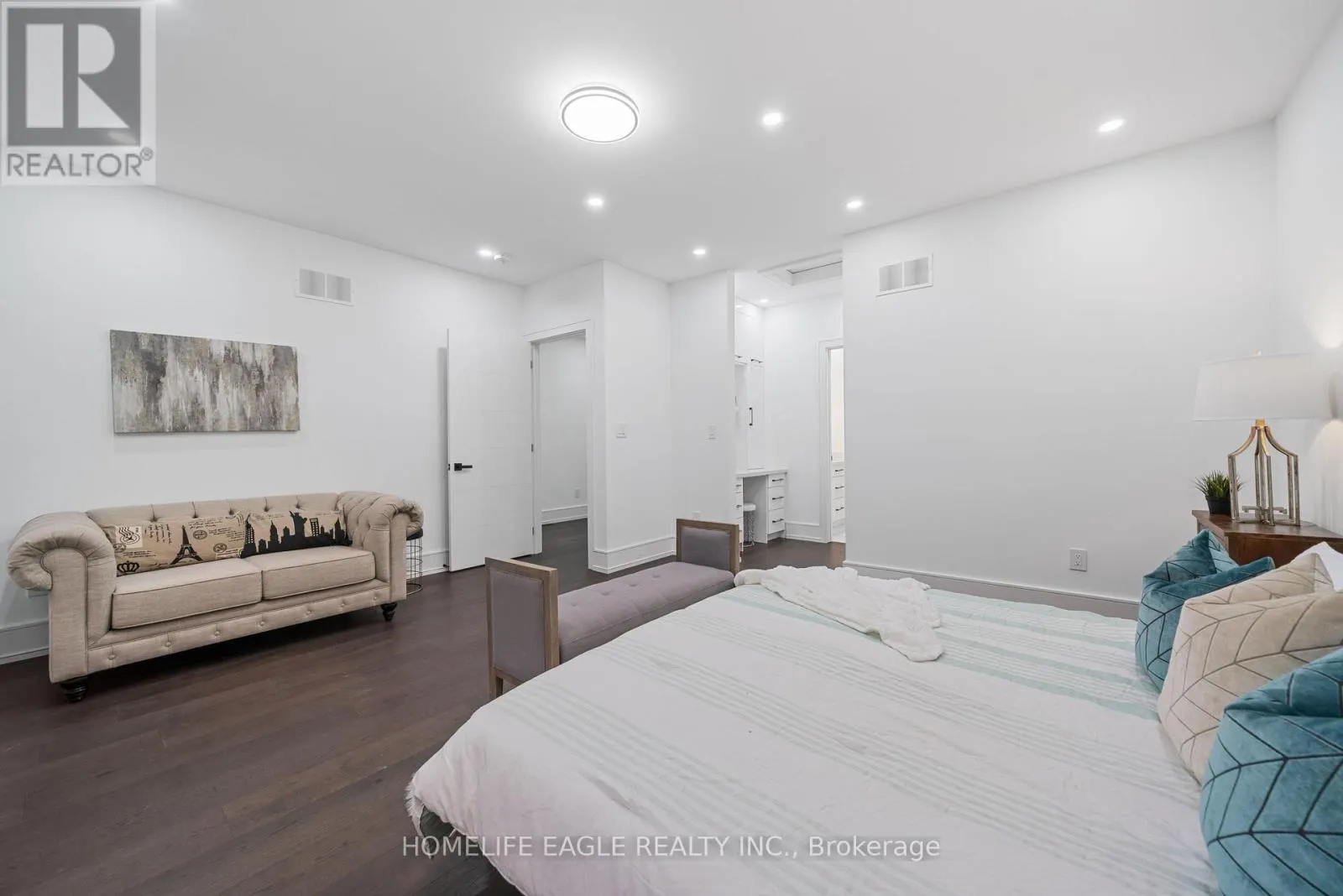 11 GLEN MUIR DRIVE