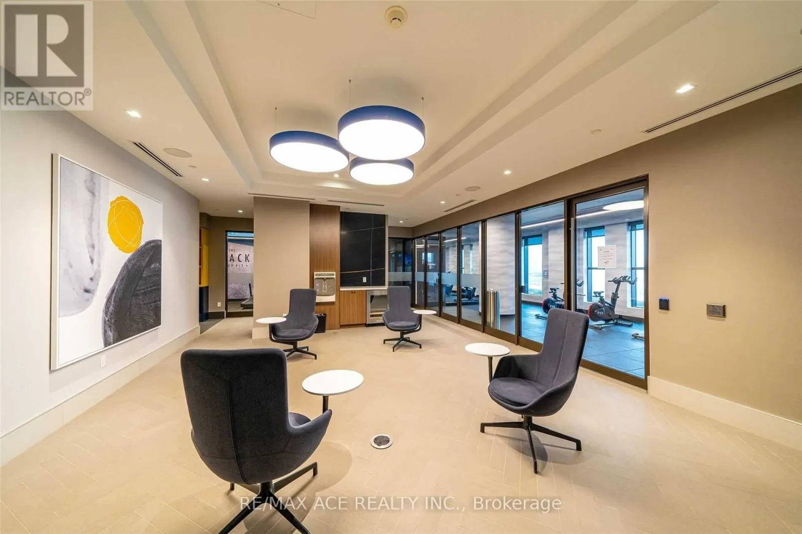 1402 - 2550 SIMCOE STREET N