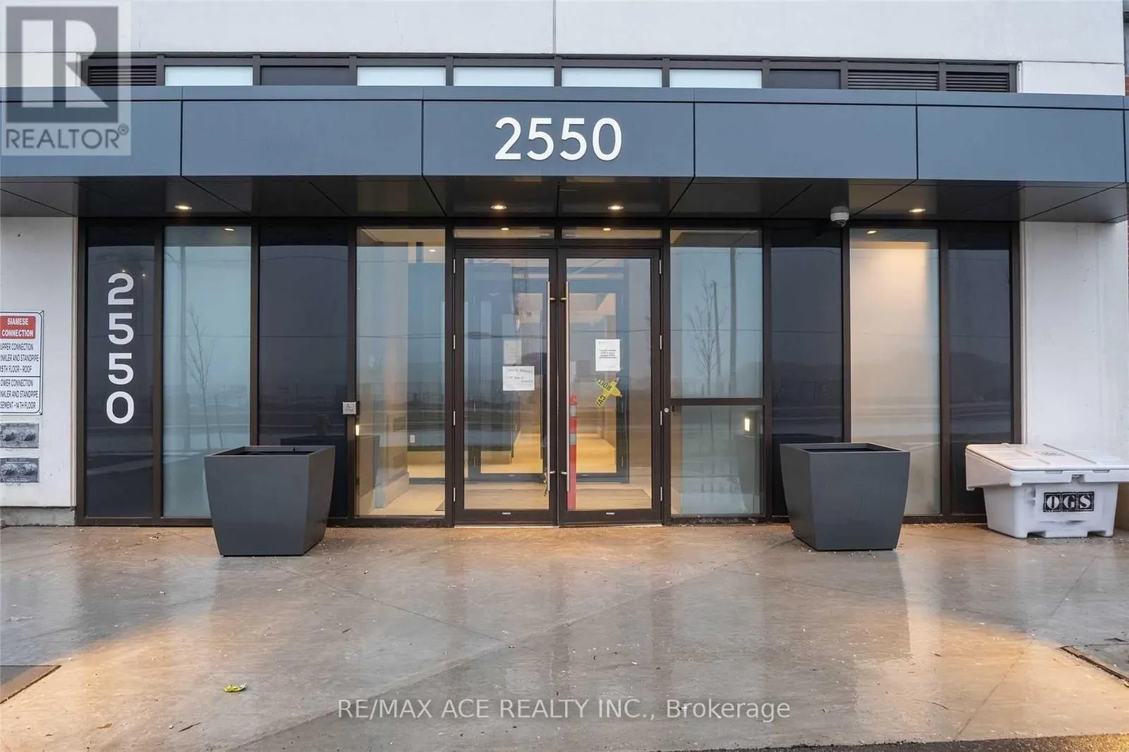 1402 - 2550 SIMCOE STREET N