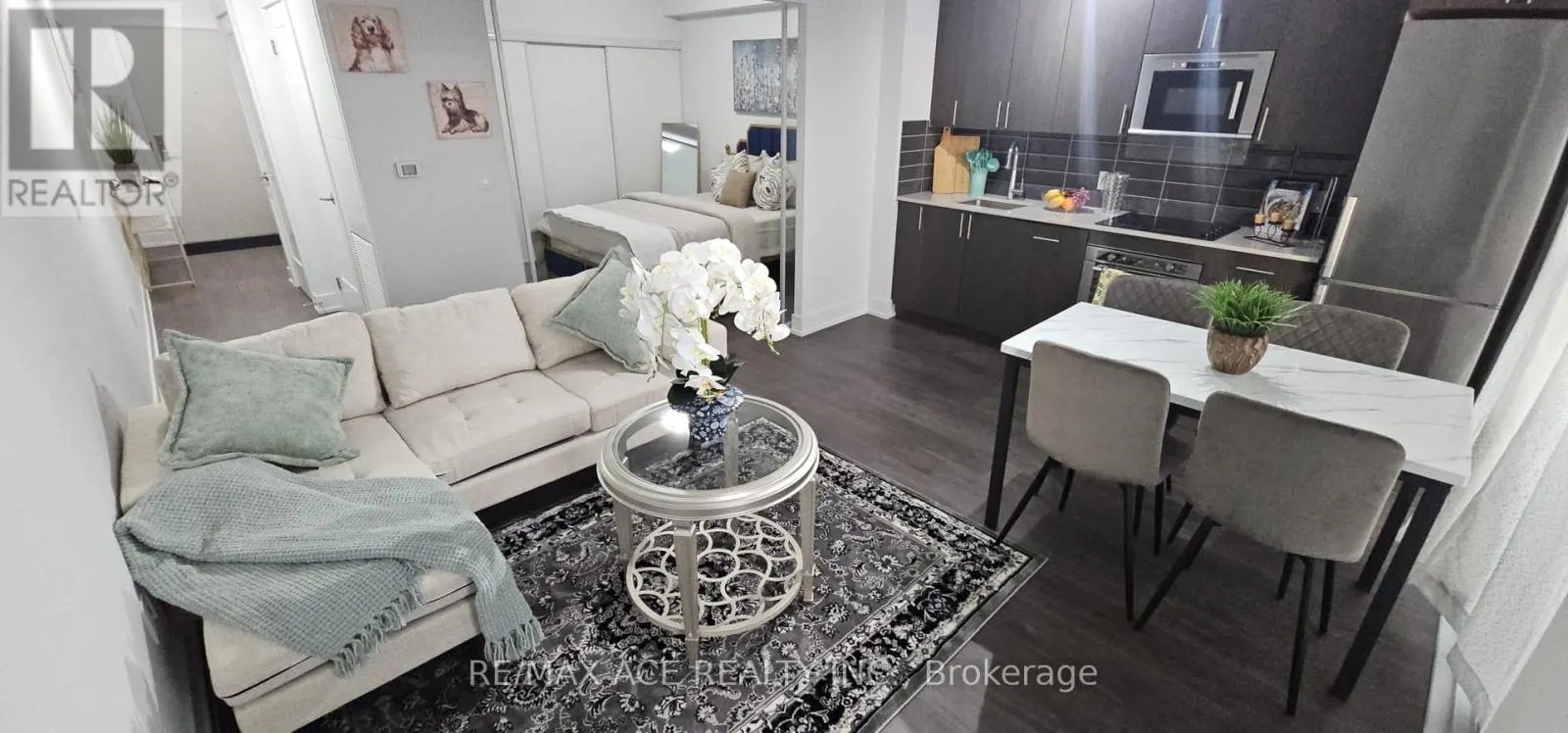 1402 - 2550 SIMCOE STREET N