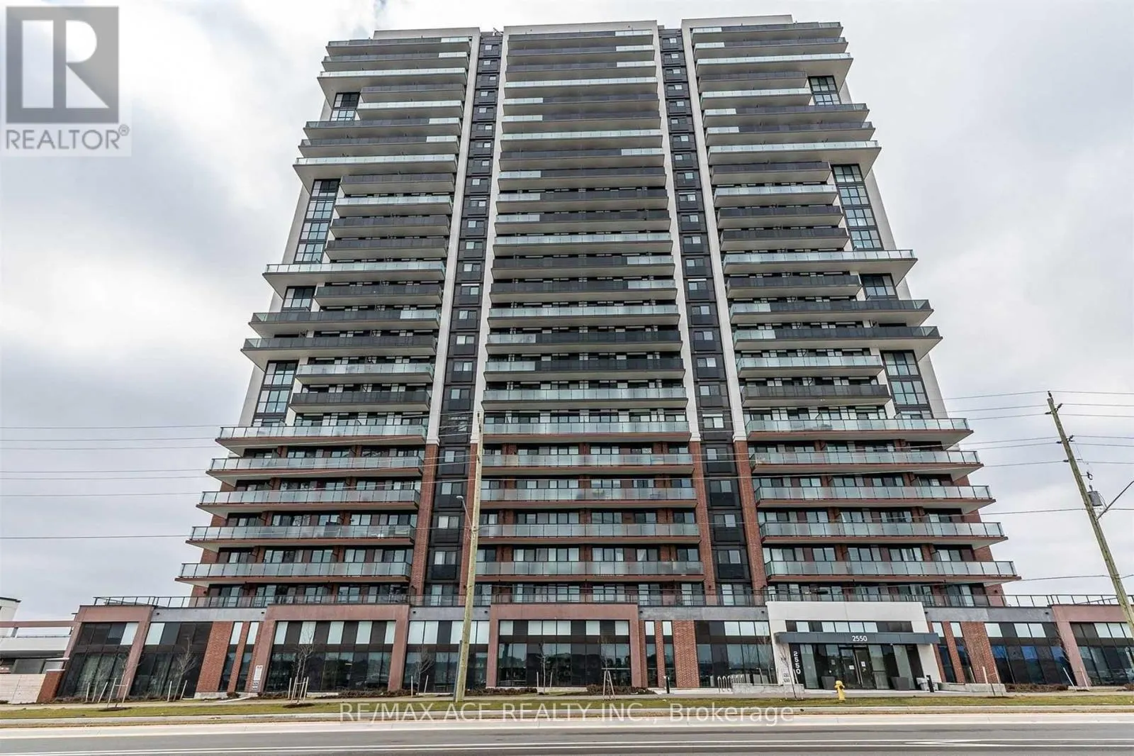 1402 - 2550 SIMCOE STREET N