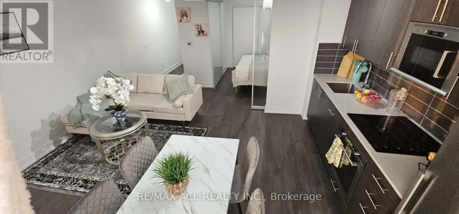1402 - 2550 SIMCOE STREET N