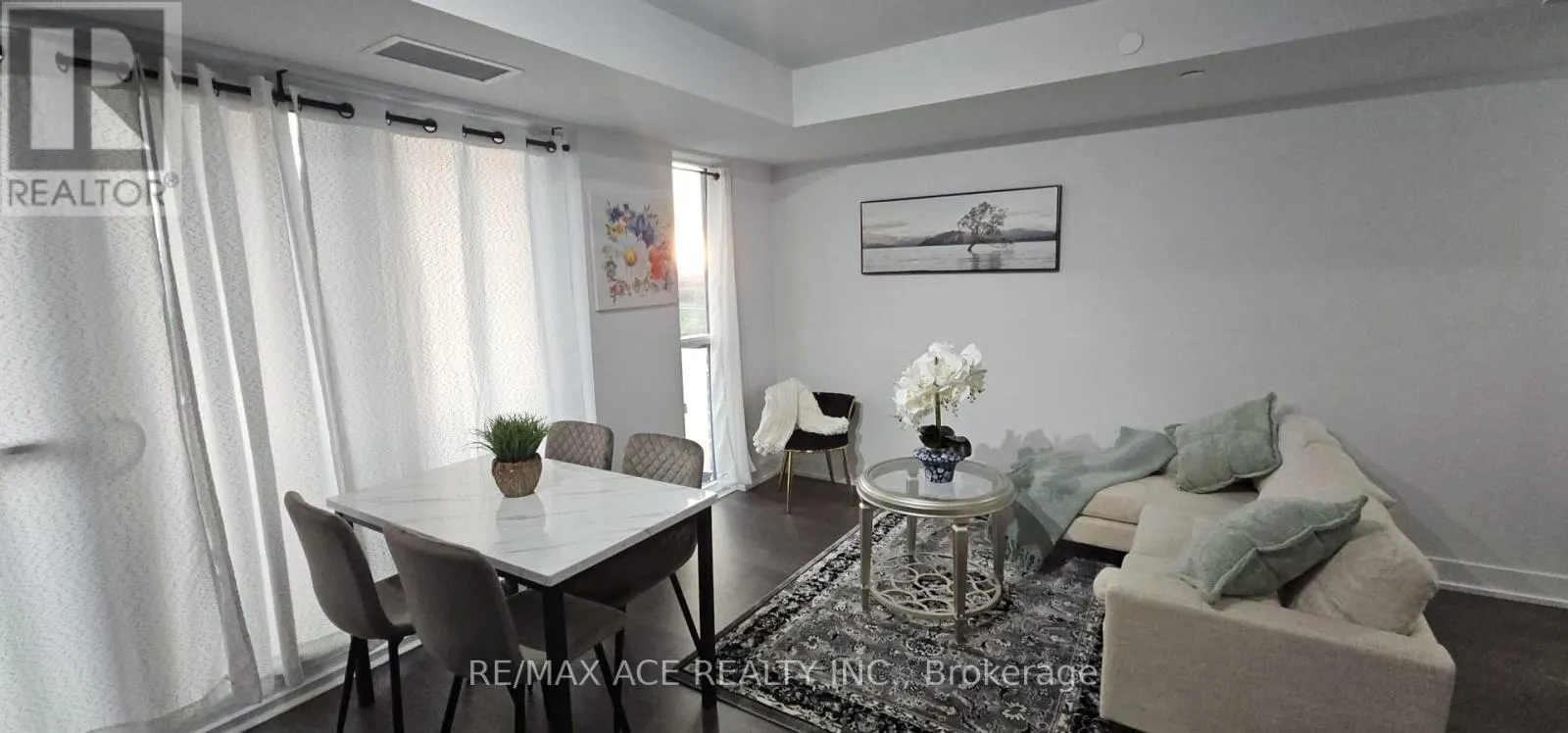 1402 - 2550 SIMCOE STREET N