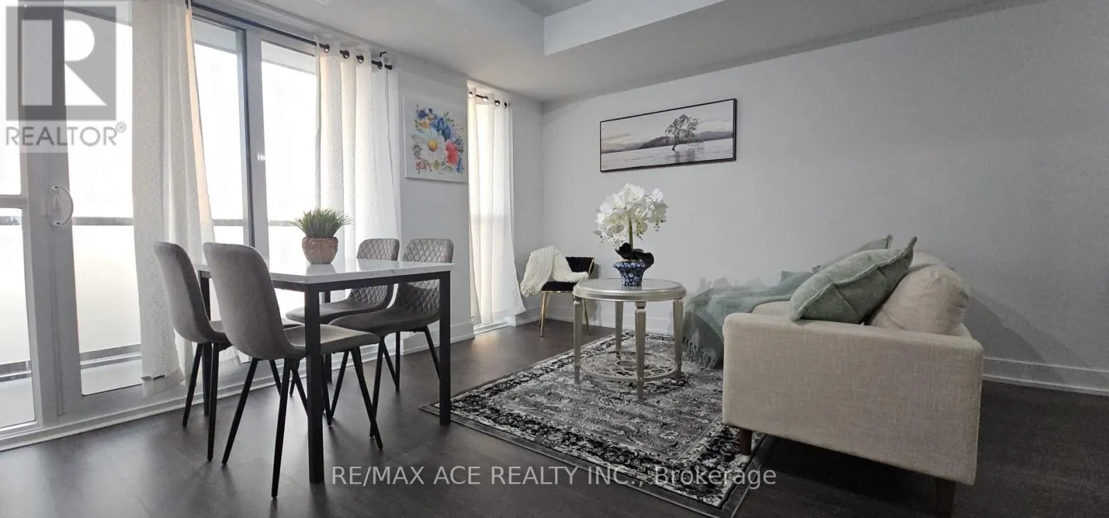 1402 - 2550 SIMCOE STREET N