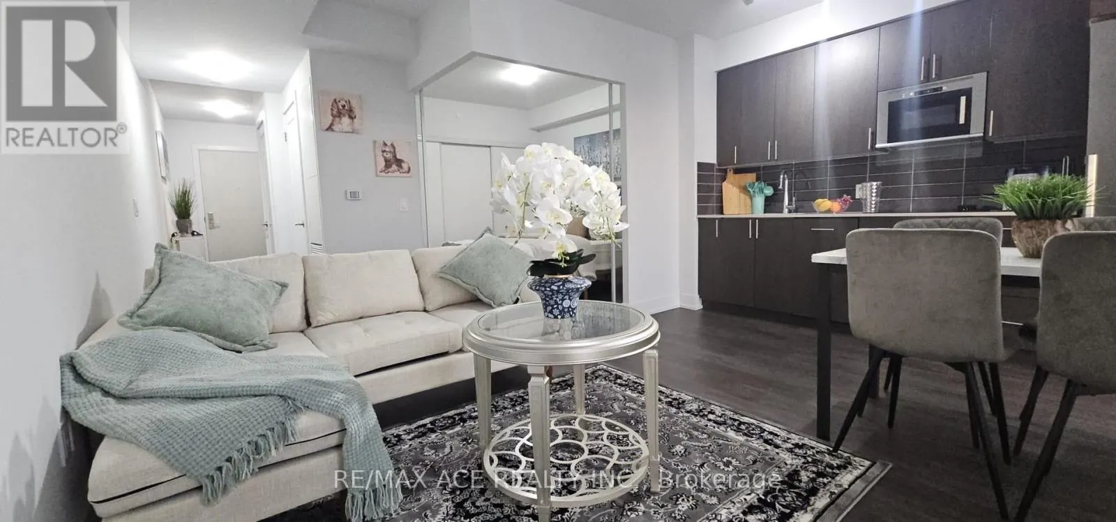 1402 - 2550 SIMCOE STREET N