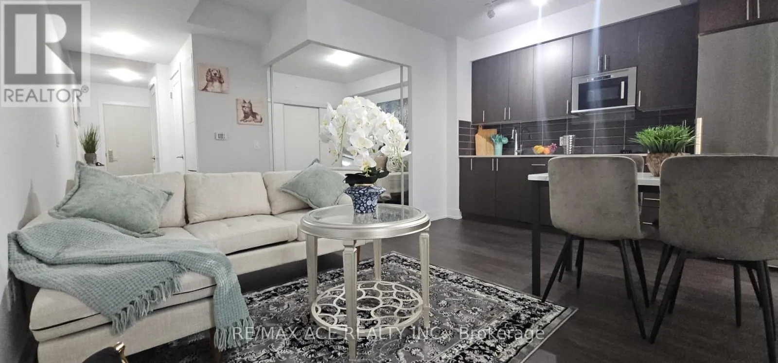 1402 - 2550 SIMCOE STREET N