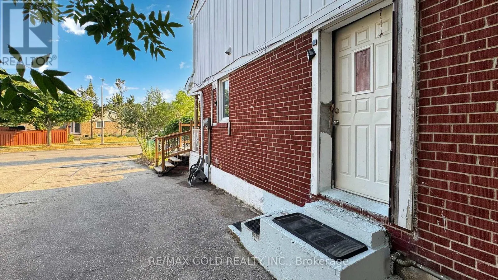 42 MURISON BOULEVARD
