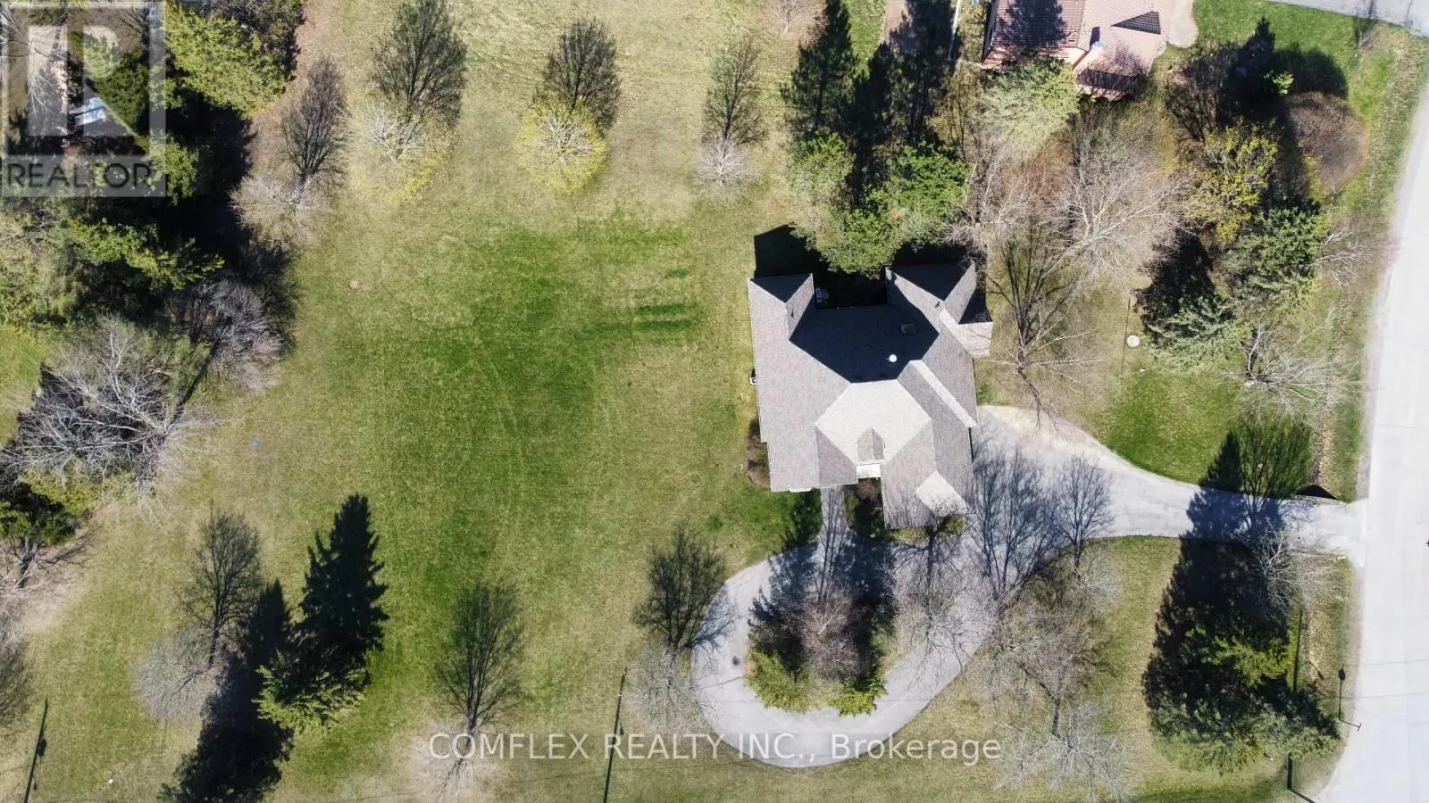 2 TAUNUS COURT