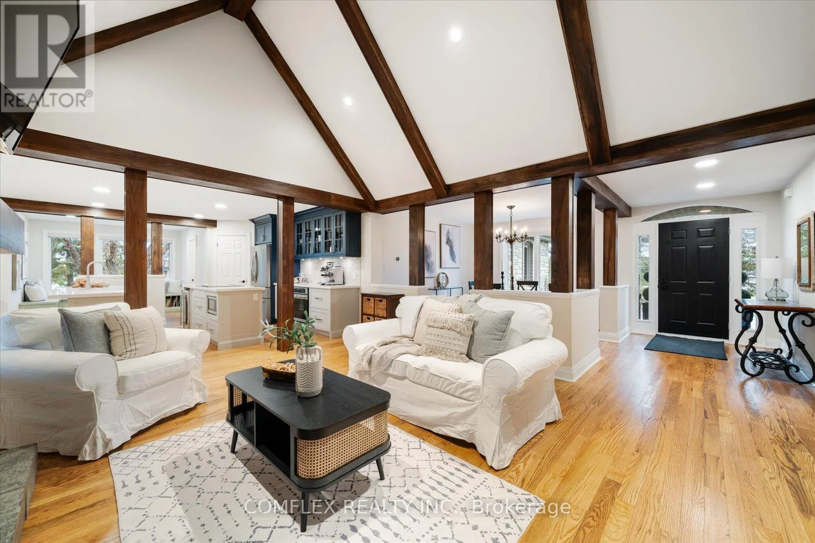2 TAUNUS COURT