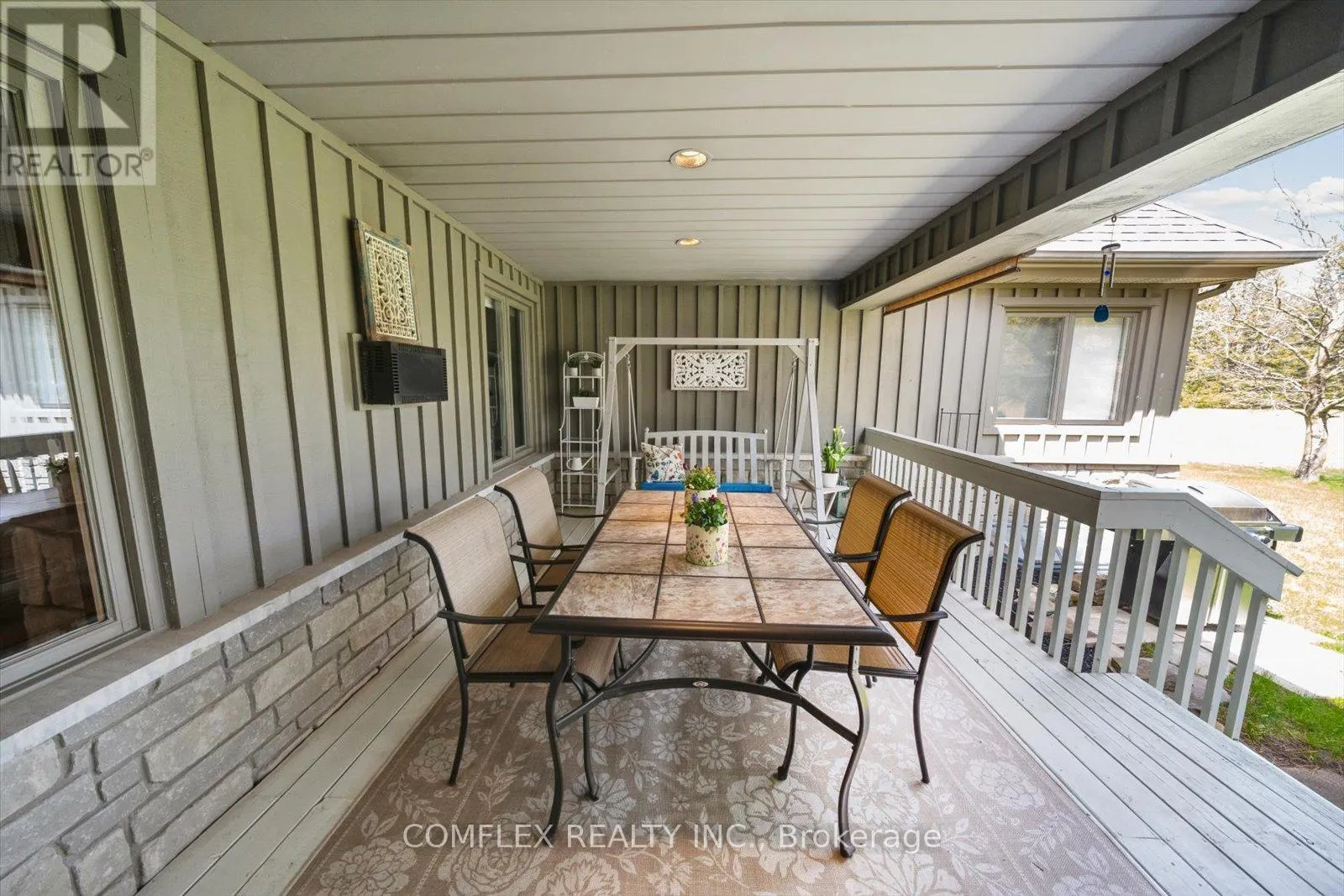 2 TAUNUS COURT