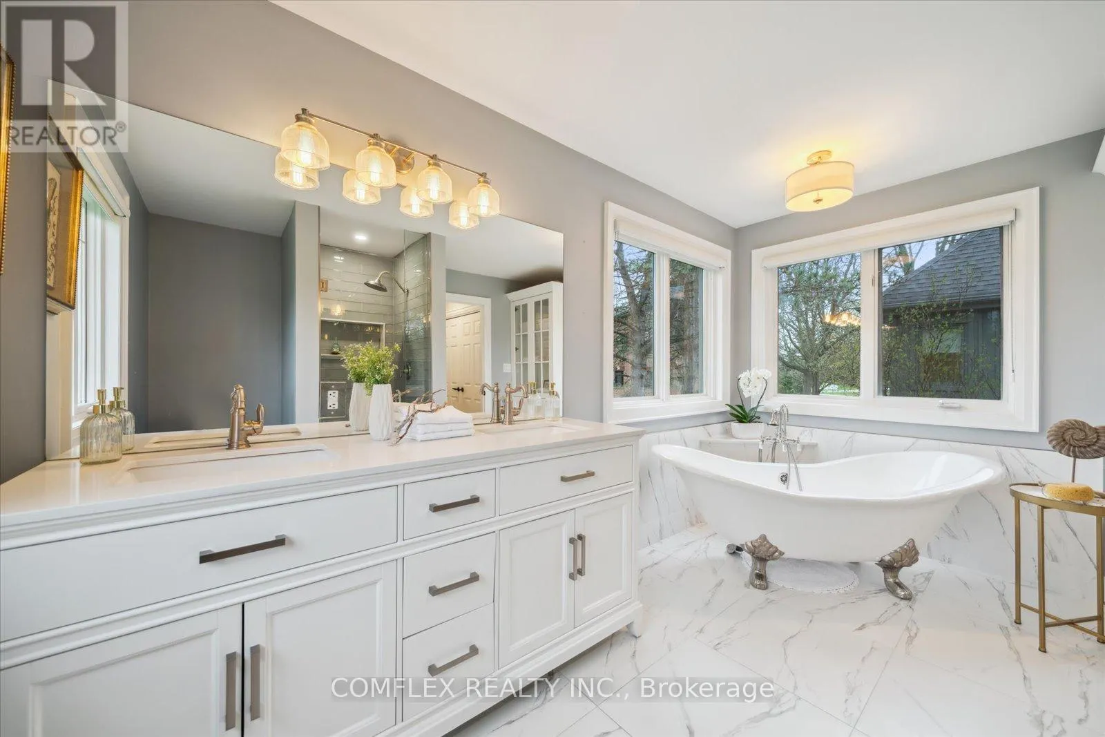 2 TAUNUS COURT