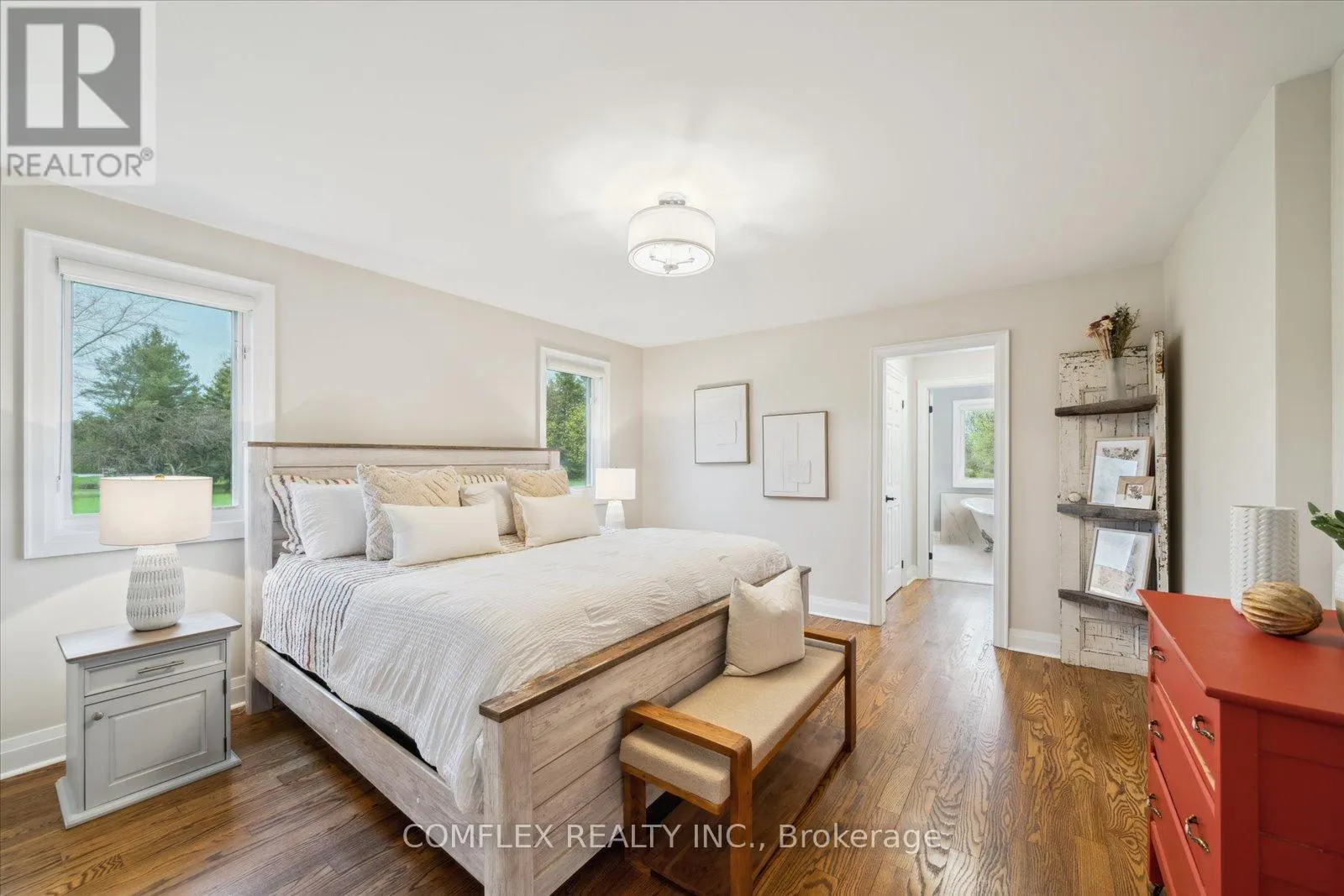 2 TAUNUS COURT