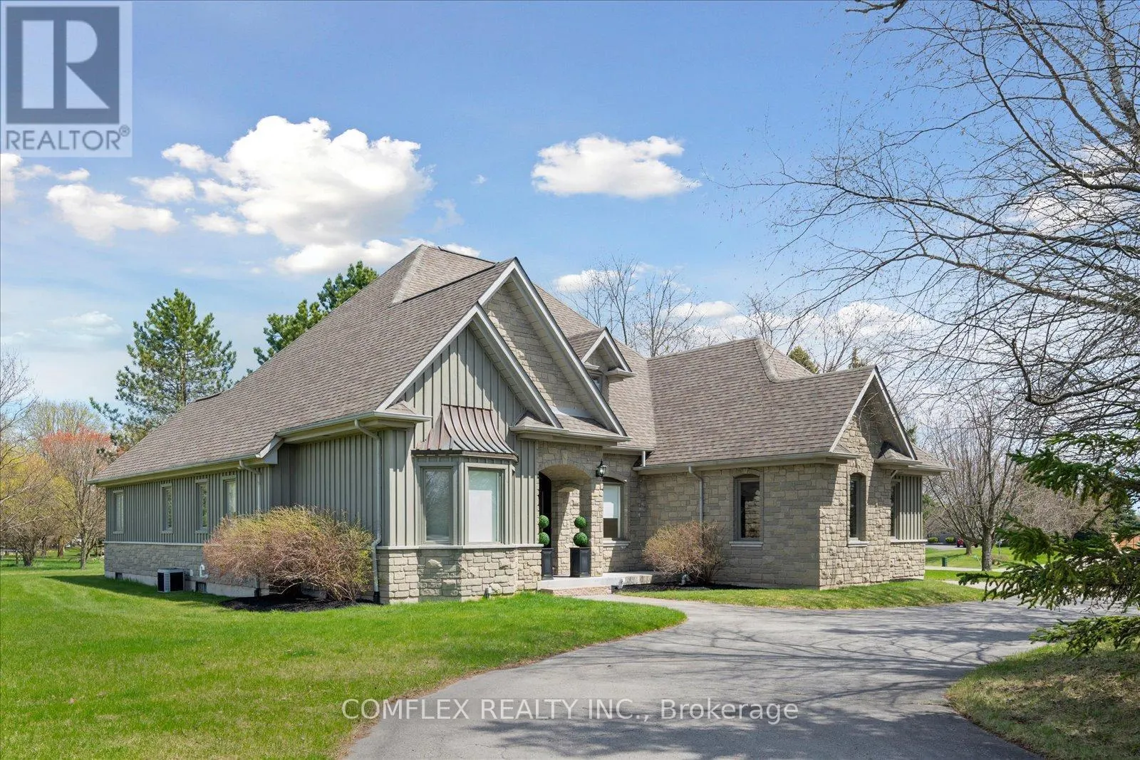 2 TAUNUS COURT