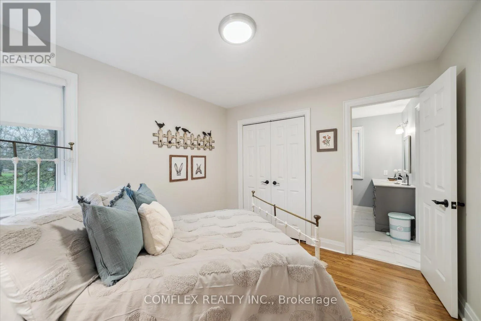2 TAUNUS COURT