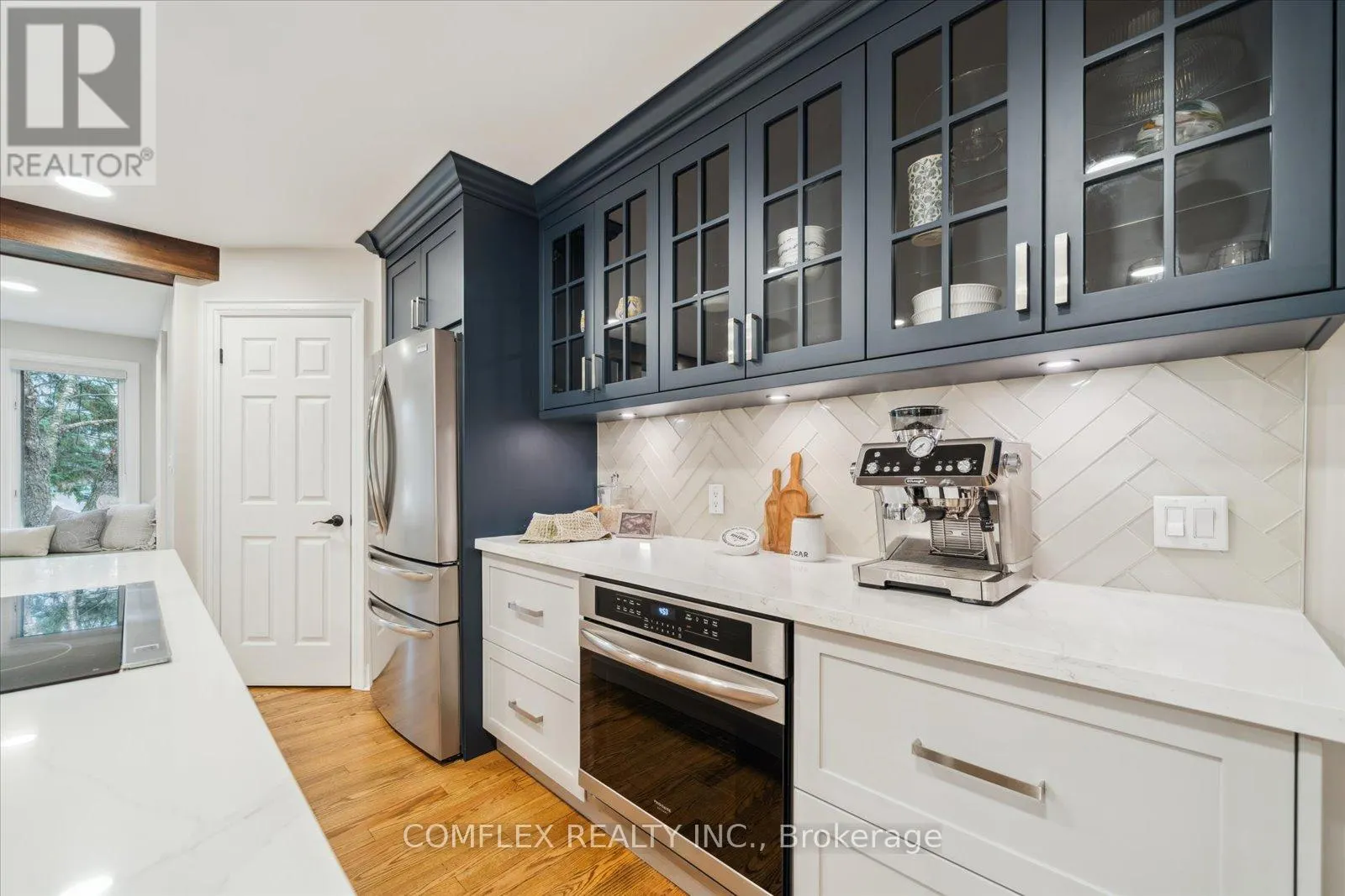 2 TAUNUS COURT