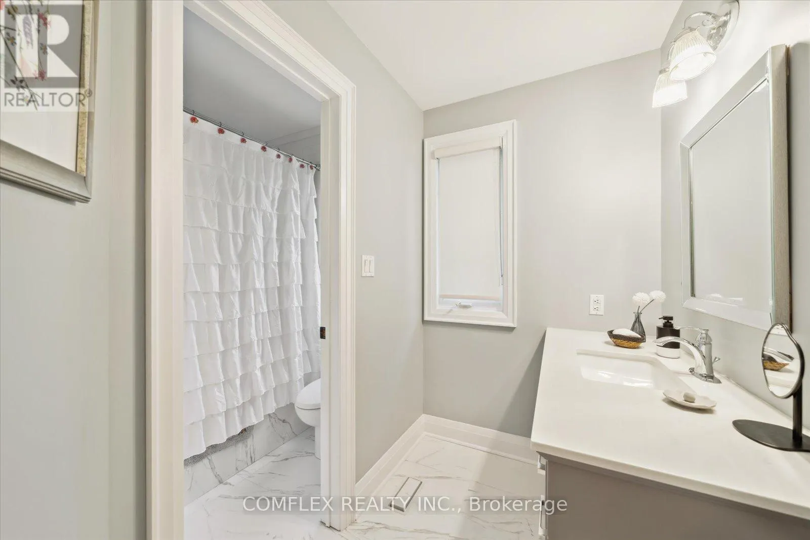 2 TAUNUS COURT