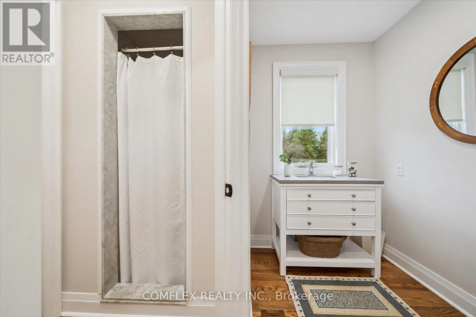 2 TAUNUS COURT
