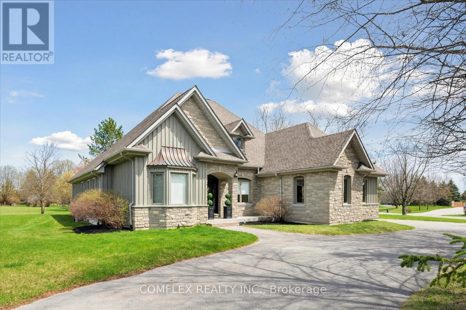 2 TAUNUS COURT