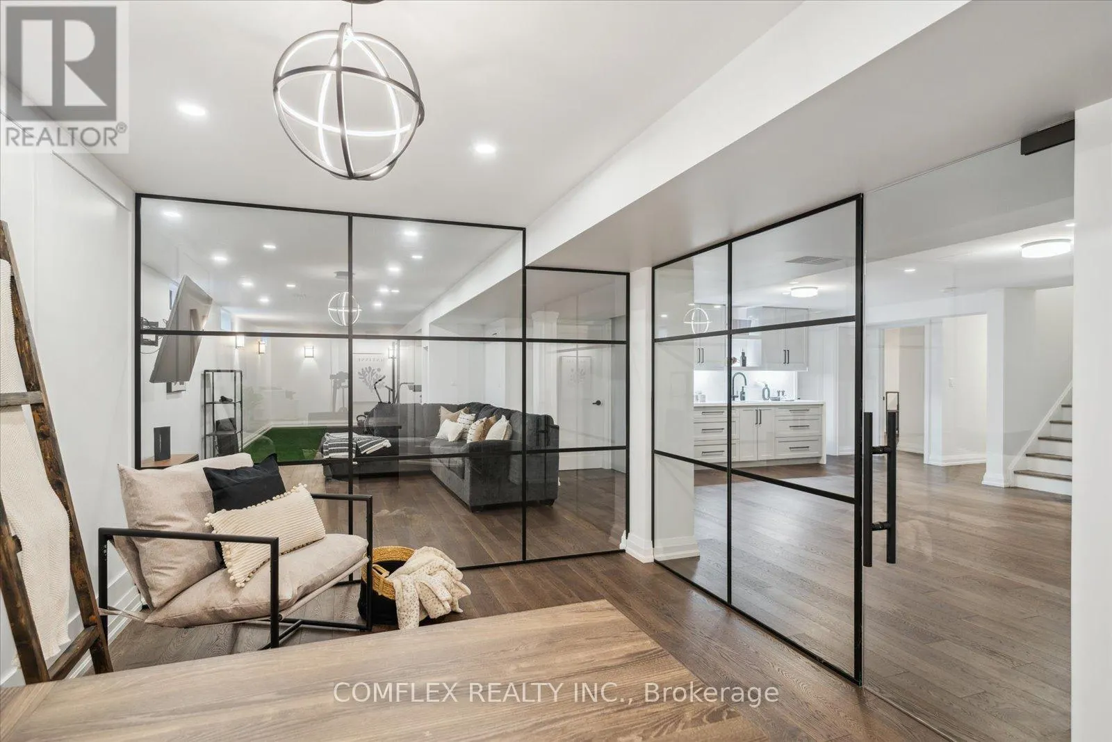 2 TAUNUS COURT