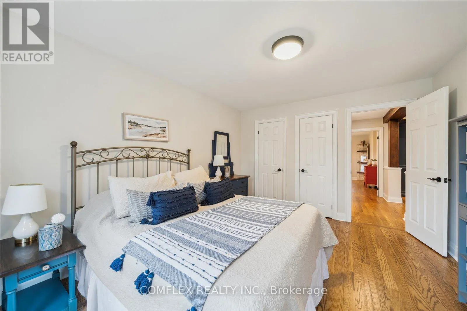 2 TAUNUS COURT