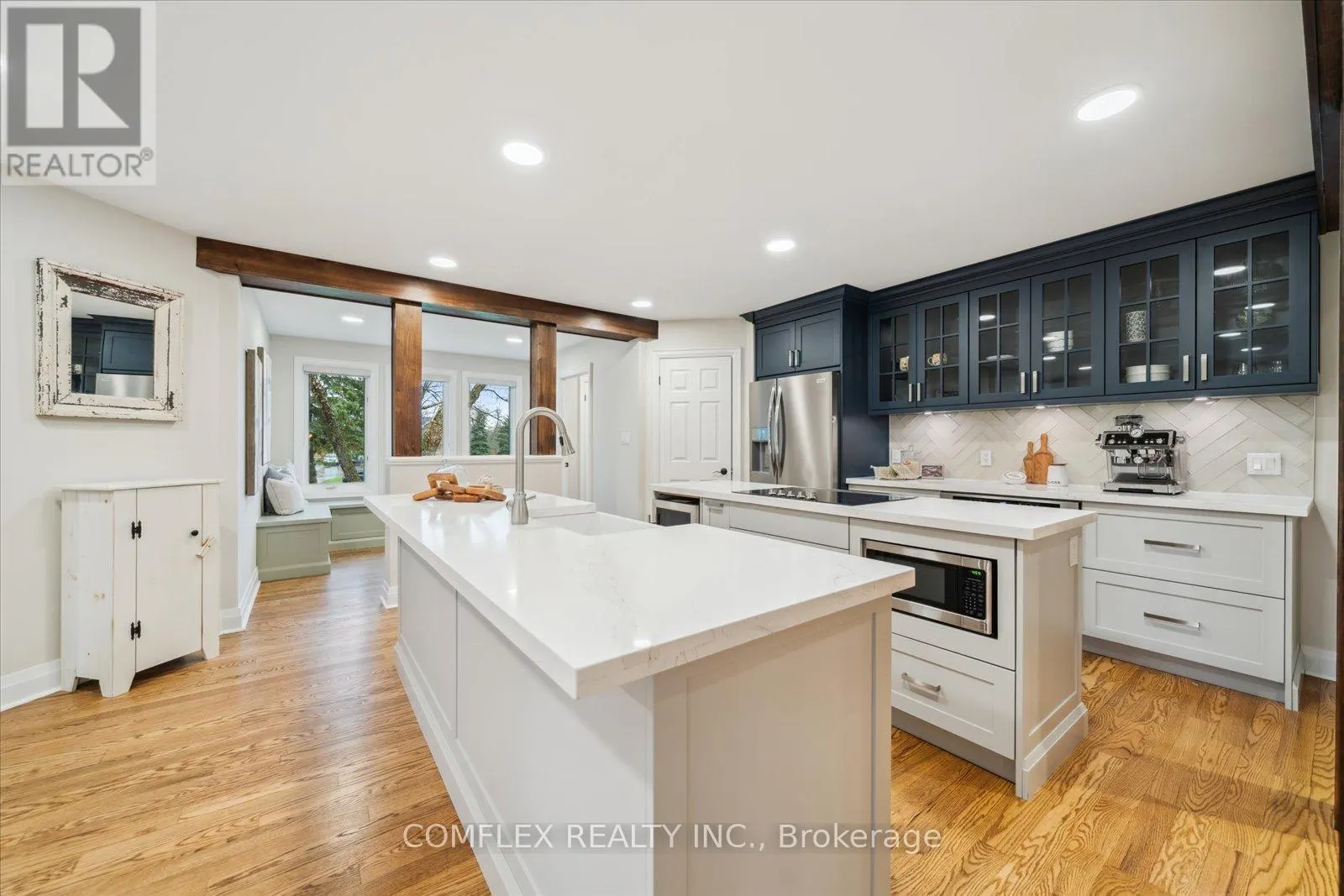 2 TAUNUS COURT