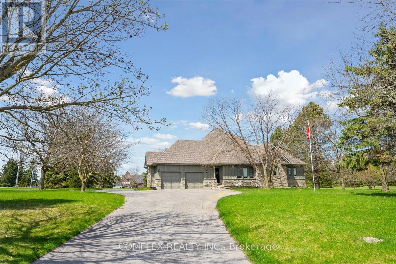 2 TAUNUS COURT